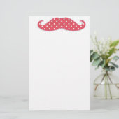 Papeterie Moustache : une question (Debout devant)