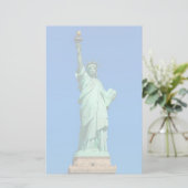 Papeterie New York, statue de la liberté (Debout devant)