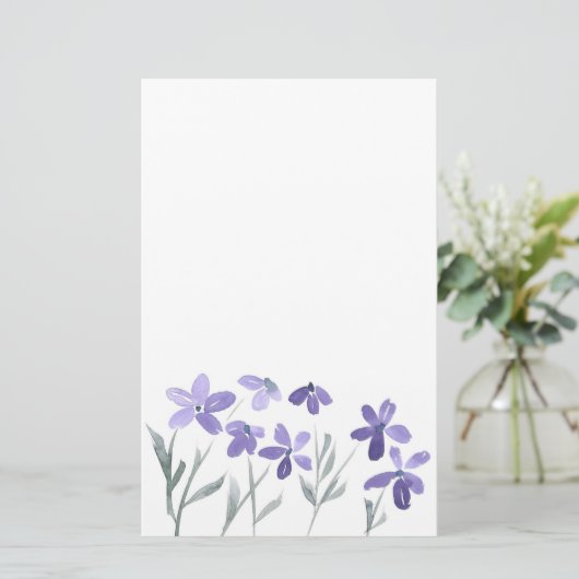 Papeterie Papier à lettres de fleurs d'aquarelle violet (Debout devant)