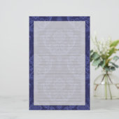 Papeterie Papier peint bleu fleuri damassé de luxe (Debout devant)