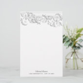 Papeterie Pearl blanche Ornate sur blanc (Debout devant)