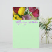 Papeterie peinte de tulipes (Debout devant)