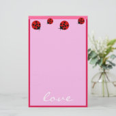 Papeterie personnalisable de coccinelle (Debout devant)