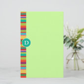 Papeterie personnalisable de rayures colorées de (Debout devant)