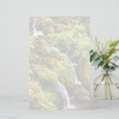 Papeterie Plus ou moins (Debout devant)