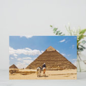 Papeterie Pyramide (Debout devant)
