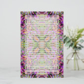 Papeterie rayée par kaléidoscope pourpre (Debout devant)