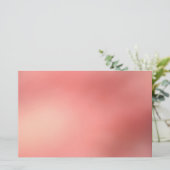 Papeterie rose (Debout devant)