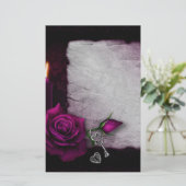 Papeterie Rose gothique, bougie, parchemin et emplacement (Debout devant)