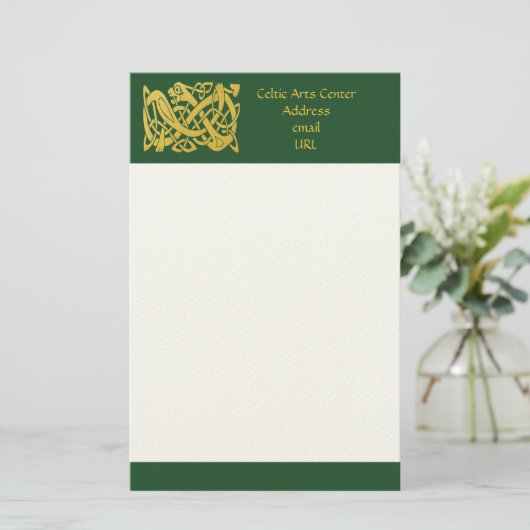 Papeterie Serpent doré celte sur papier d'écriture vert fonc (Debout devant)