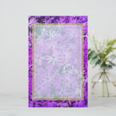 Papeterie Un champ de marguerites violettes et roses (Debout devant)