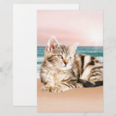 Papeterie Un chat rayé plus mignon assis sur la plage au cou (Devant / Derrière)