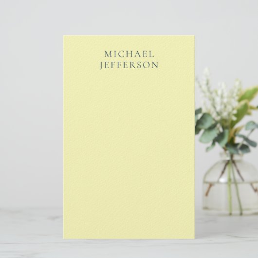 Papeterie Very Pale Yellow Minimalist Plain Modern Name (Debout devant)