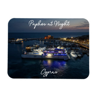 Paphos Castle en de haven nacht drone uitzicht Magneet