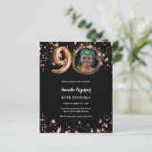 Papier 90e anniversaire noir rose d'or invitation photo (Debout devant)