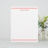 Papier à lettres décoratif avec petits cœurs rouge (Debout devant)