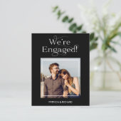 Papier Annonce de fiançailles Budget We're Engaged (Debout devant)