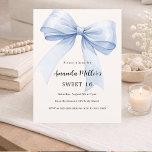 Papier Blue bow crème beige élégant Sweet 16 invitation<br><div class="desc">Arrière - plan beige clair,  crème,  décoré d'un grand arc bleu clair. Personnalisez et ajoutez un nom et des détails du parti. 1 feuille = 1 invite imprimé bord à bord.</div>