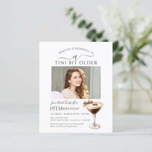 Papier BUDGET 19e anniversaire Tini Bit photo plus ancien (Debout devant)