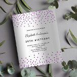 Papier Budget anniversaire argent parties scintillant vio<br><div class="desc">Une invitation moderne, élégante et glamour pour la fête du 30e anniversaire d'une femme (ou de n'importe quel âge). Un faux arrière - plan métallique à l'apparence argentée avec une fausse parties scintillant violette chute. Le nom est écrit avec un script de style moderne et noir écrit à la main....</div>