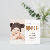 Papier Budget Bear Photo Baby First Birthday Invitation (Debout devant)