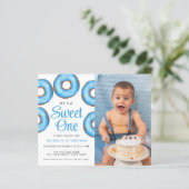 Papier Budget Blue Donut 1ère photo Anniversaire Invitati (Debout devant)