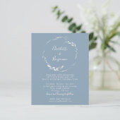 Papier Budget Blue Floral Wreath Script Wedding Invitatio (Debout devant)