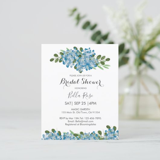 Papier Budget Blue Hydrangea Bridal Shower Invitation (Debout devant)