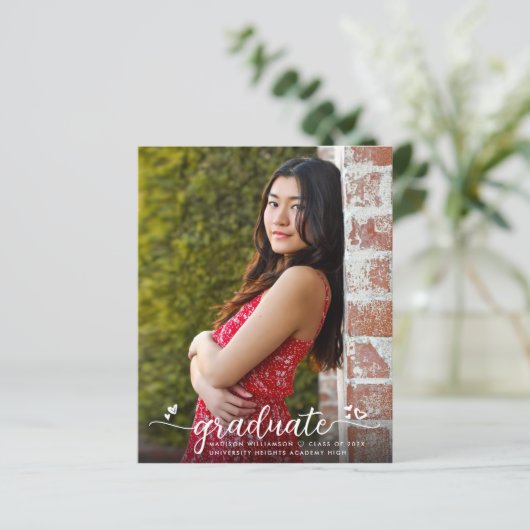 Papier Budget Blue Photo Graduation Script Invitation (Debout devant)