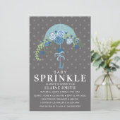 Papier Budget Blue Umbrella Boy Baby shower Invitation (Debout devant)