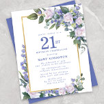 Papier Budget Blue White Floral Invitation 21e anniversai<br><div class="desc">De jolies roses blanches et des fleurs bleues sont nichées dans des feuilles vert foncé sur un cadre doré.</div>