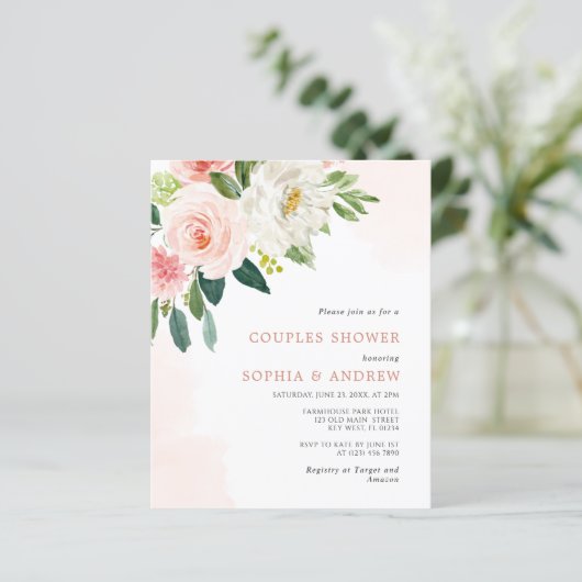 Papier Budget Blush Rose Couples Douche Invitation (Debout devant)