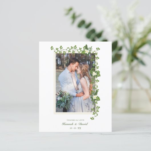 Papier Budget Branches tropicales & Fleurs blanches Maria (Debout devant)