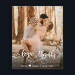 Papier Budget Calligraphie Script Mariage amour et merci<br><div class="desc">Budget Moderne Mariage à la main "Amour et Merci" Script Photo Merci personnalisée abordable carte THIN à petit budget. Le modèle de carte de remerciements mariage moderne élégant avec une photo verticale complète sur le devant avec le texte superposé "Amour et Merci" dans une police de script de typographie manuscrite...</div>