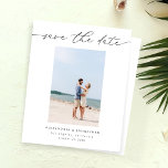 Papier Budget Chic Design Photo Enregistrer la date 3<br><div class="desc">Ajoutez simplement votre photo et vous aurez une photo simple, minimaliste, chic et unique Enregistrer la Date avec un arrière - plan blanc. Obtenez cette Enregistrer la date en plusieurs couleurs. Il est idéal pour les mariages du printemps, les Mariages d'été, les mariages de plage, les Mariages Boho, les Mariages...</div>