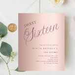 Papier Budget de script or rose Sweet 16 invitation<br><div class="desc">Une invitation Sweet 16 moderne. arrière - plan en or rose et le mot Seize écrit avec de grandes lettres. Personnalisez et ajoutez un nom et des détails du parti. 1 feuille = 1 invite imprimé bord à bord.</div>