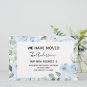 Papier Budget Dusty Blue Floral Moving Faire-part (Debout devant)