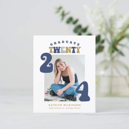 Papier BUDGET Dusty Blue Retro Super Script Faire-part (Debout devant)