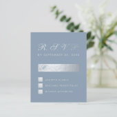 Papier Budget Dusty Blue Silver Calligraphie Mariage RSVP (Debout devant)