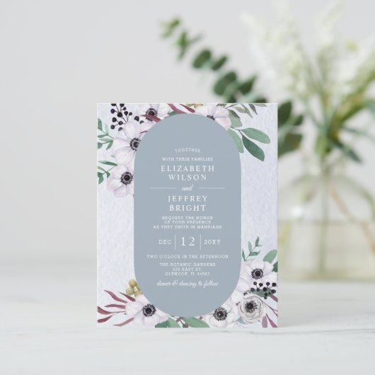 Papier Budget Dusty Blue White Floral Faire-part de maria (Debout devant)