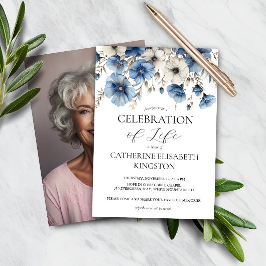Papier Budget Dusty Blue White Floral Memorial Invitation