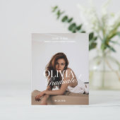 Papier BUDGET Modern Photo Typography Script Grad Party (Debout devant)