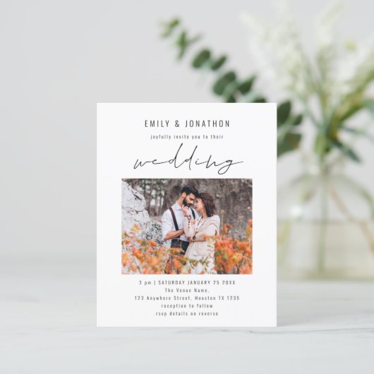 Papier Budget Modern Script Photo QR Code Mariage Invitat (Debout devant)