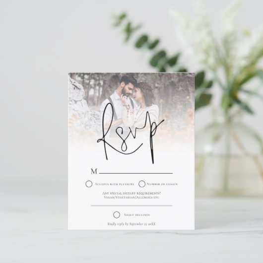 Papier Budget Moderne Photo Overlay Mariage RSVP (Debout devant)