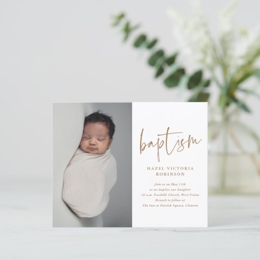 Papier Budget Moderne Script Simple Baptême Invitation (Debout devant)