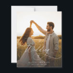 Papier Budget Moderne Script Sunset Photo Wedding Invite<br><div class="desc">Offrez-vous une élégance intemporelle abordable avec notre budget Modern Script Sunset Photo Wedding Invite. Doté d'une faire-part de mariage avec un thème doux et romantique du coucher de soleil sur la plage et un script élégant.</div>