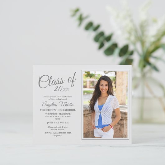 Papier BUDGET Moderne White Graduation Faire-part photo (Debout devant)