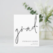 Papier Budget Monochrome Script Graduate Faire-part (Debout devant)