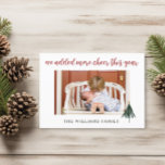 Papier Budget Nouveau Bébé Nous avons ajouté plus de cart<br><div class="desc">Annoncez à toute votre famille et à tous vos amis que vous avez ajouté plus de joie cette année avec cette jolie carte de noël photo. Personnalisez avec 1 photo sur le devant et 3 photos sur le dos avec toutes les informations sur votre état de naissance. Visitez ma collection...</div>