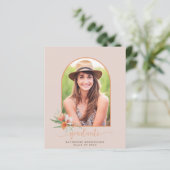 Papier Budget Peach Floral Boho Arch Invitation (Debout devant)